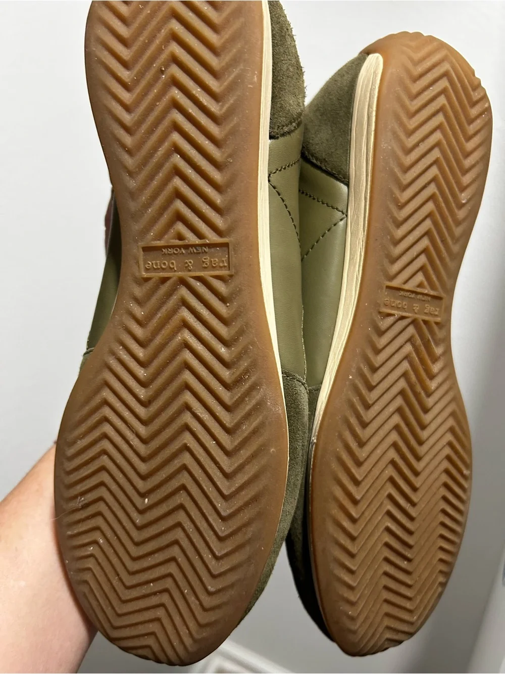 Rag & Bone Retro Runner Slim Sneaker Olive. 40